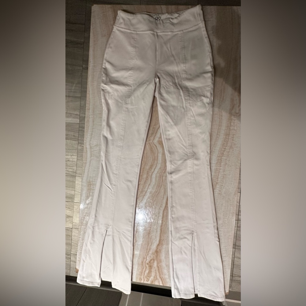 Alo yoga pants flared, never worn!